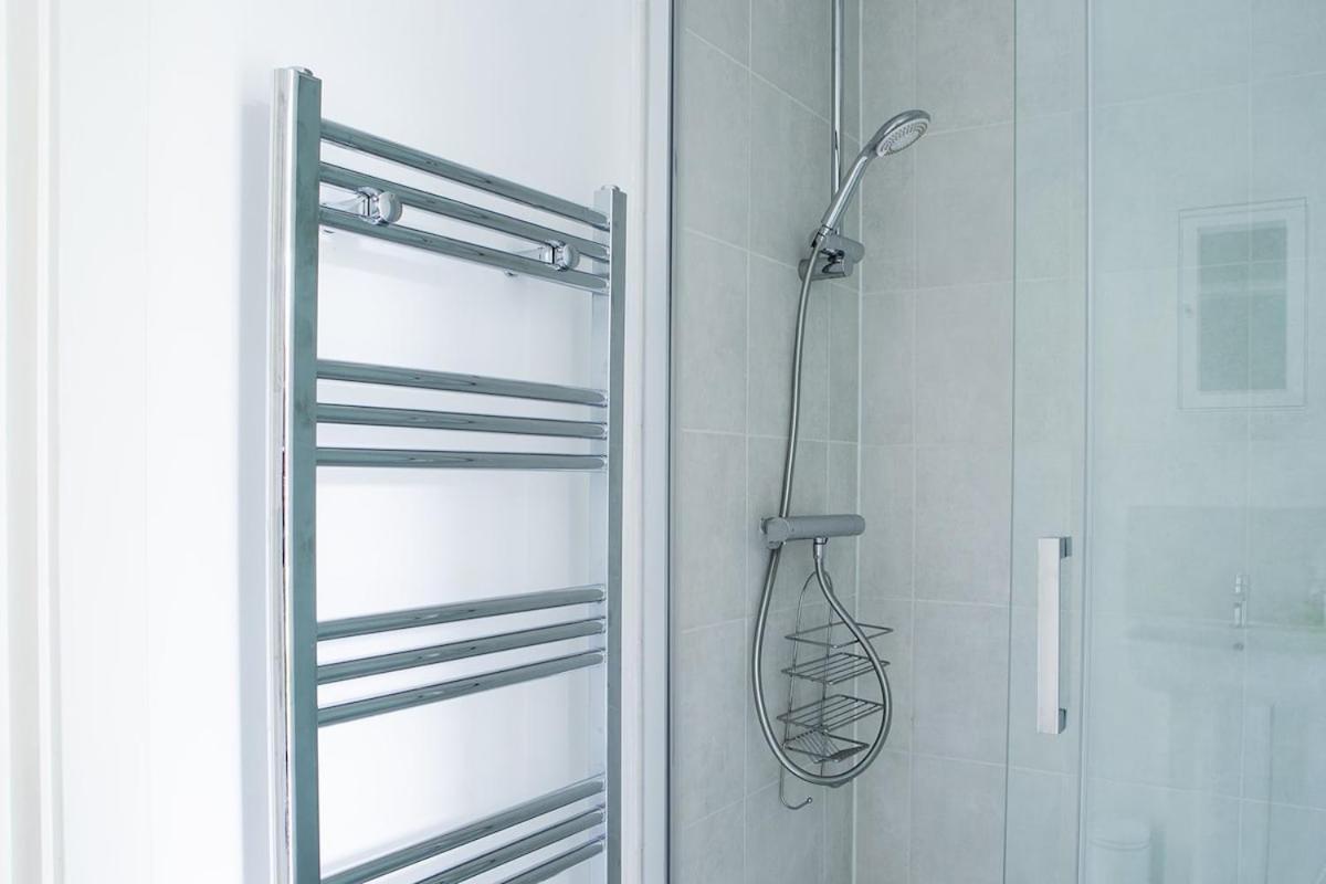 New Snug Doubleensuite In Central Forest Row Exterior photo