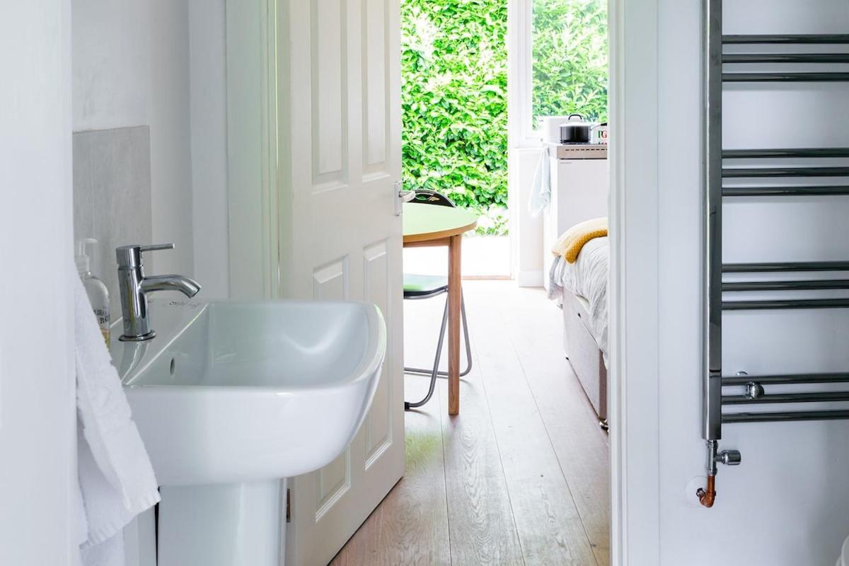 New Snug Doubleensuite In Central Forest Row Exterior photo