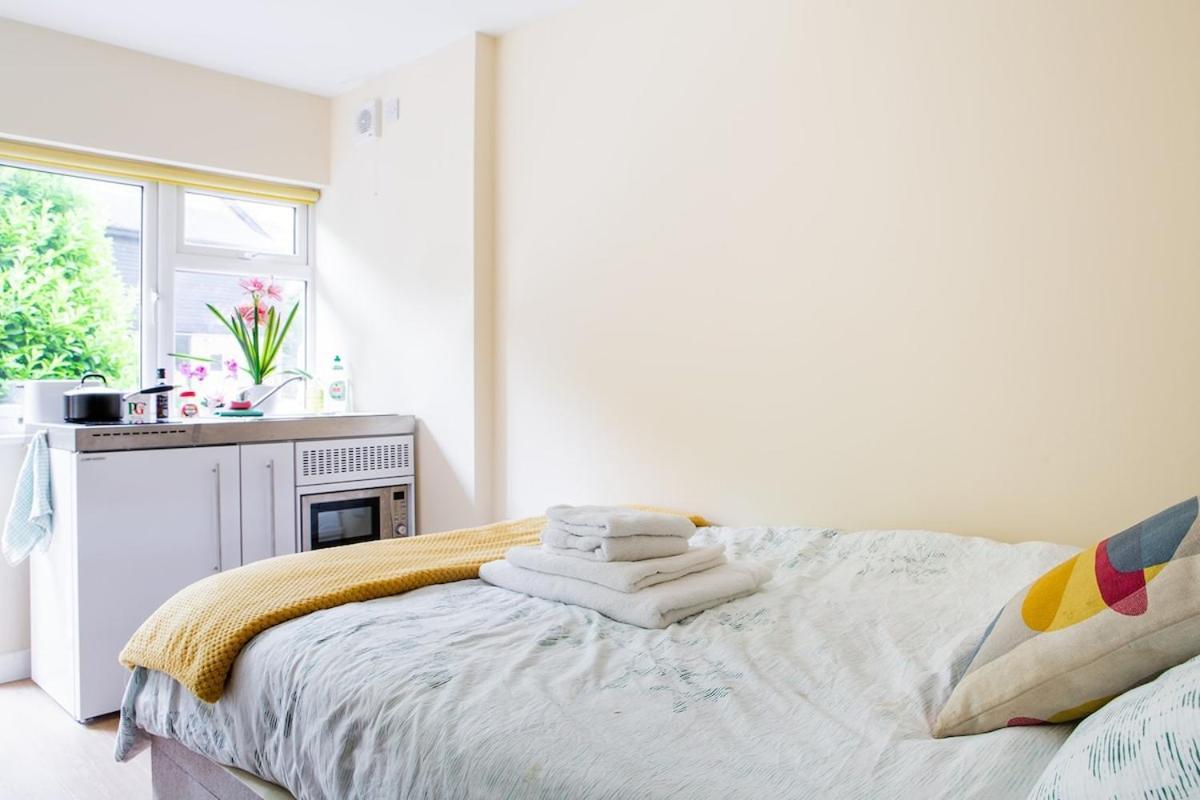 New Snug Doubleensuite In Central Forest Row Exterior photo